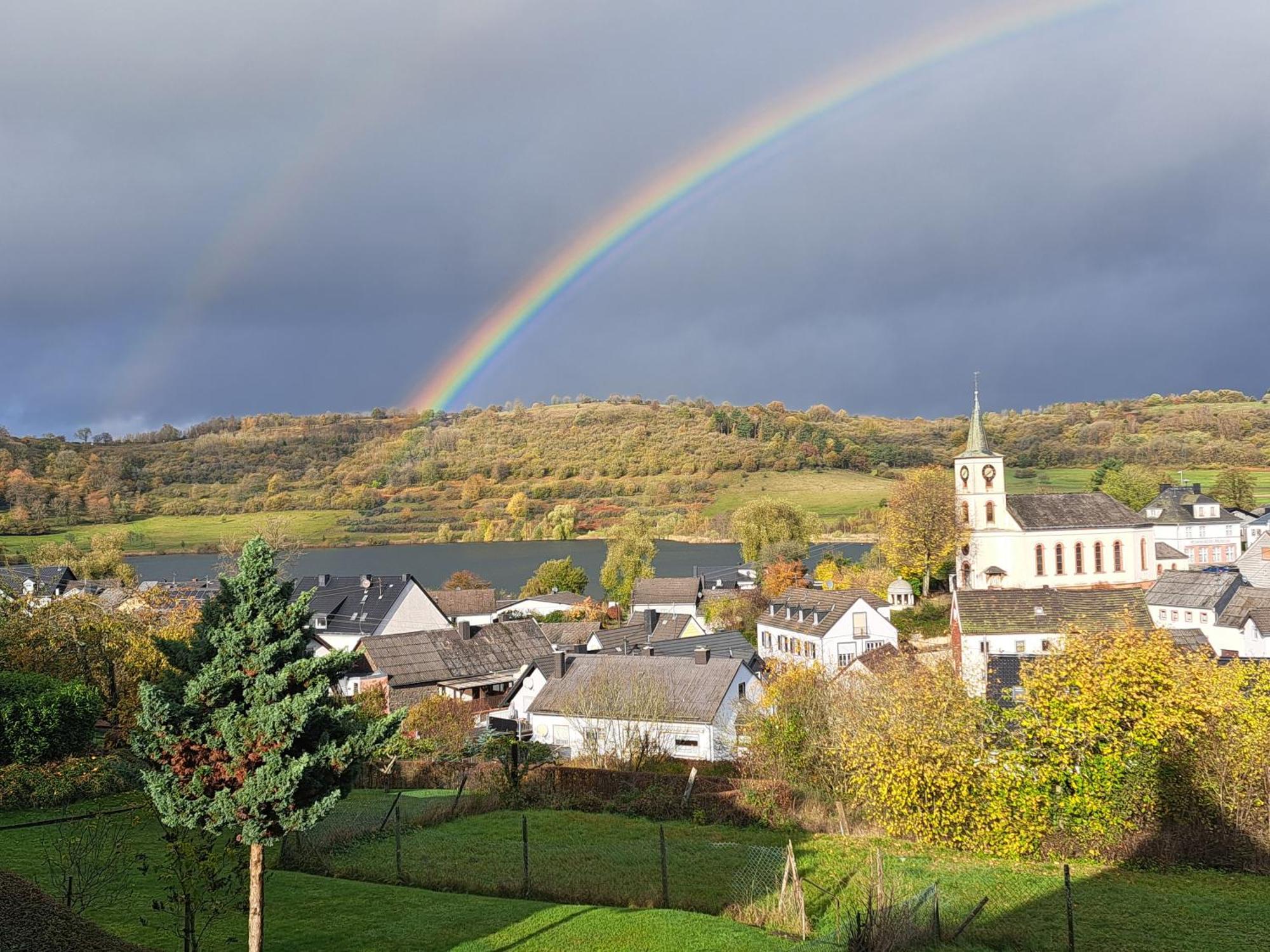 Haus Mit Idyllischem Seeblick Schalkenmehren Exterior foto